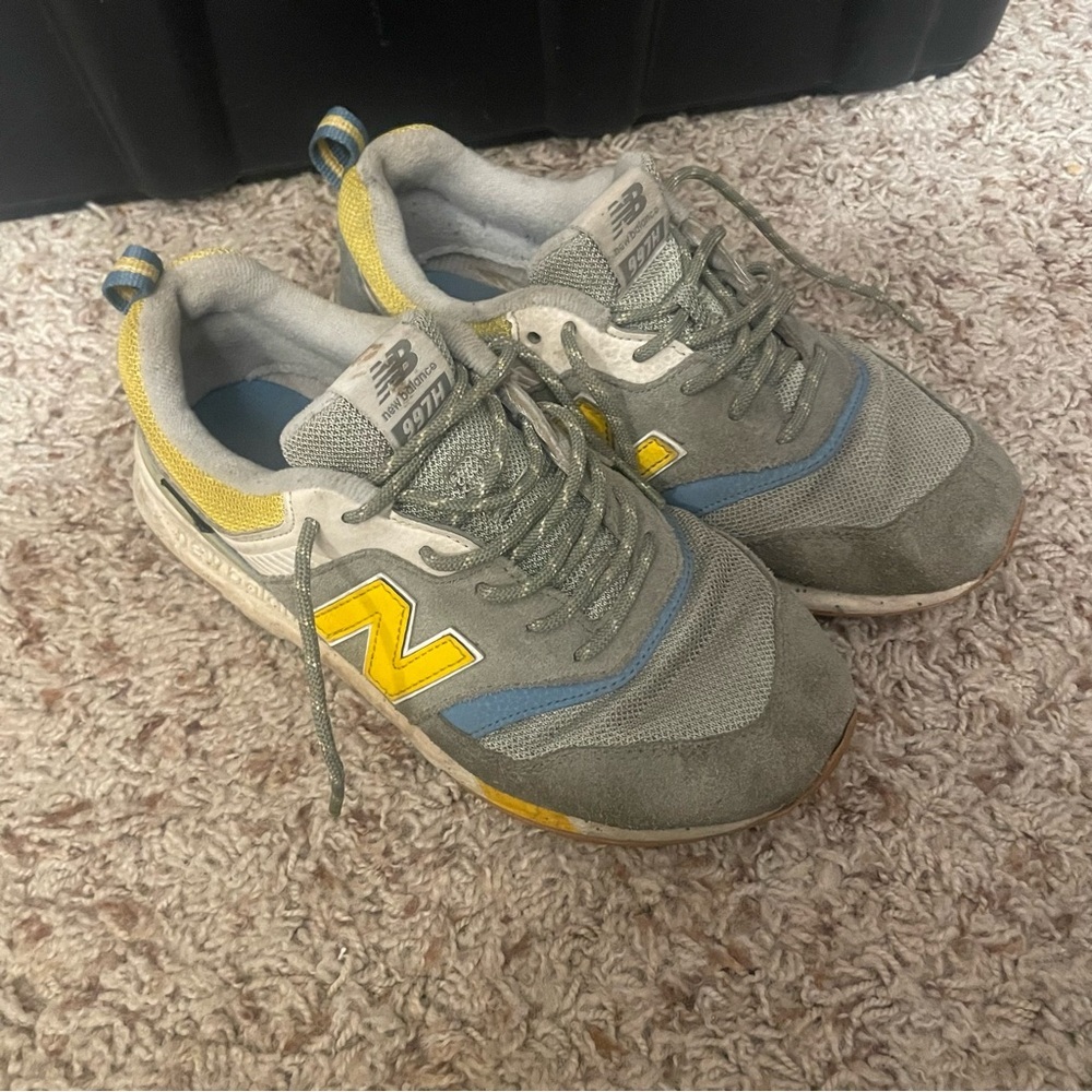 New Balance Gray and Yellow Athletic Shoes size 8